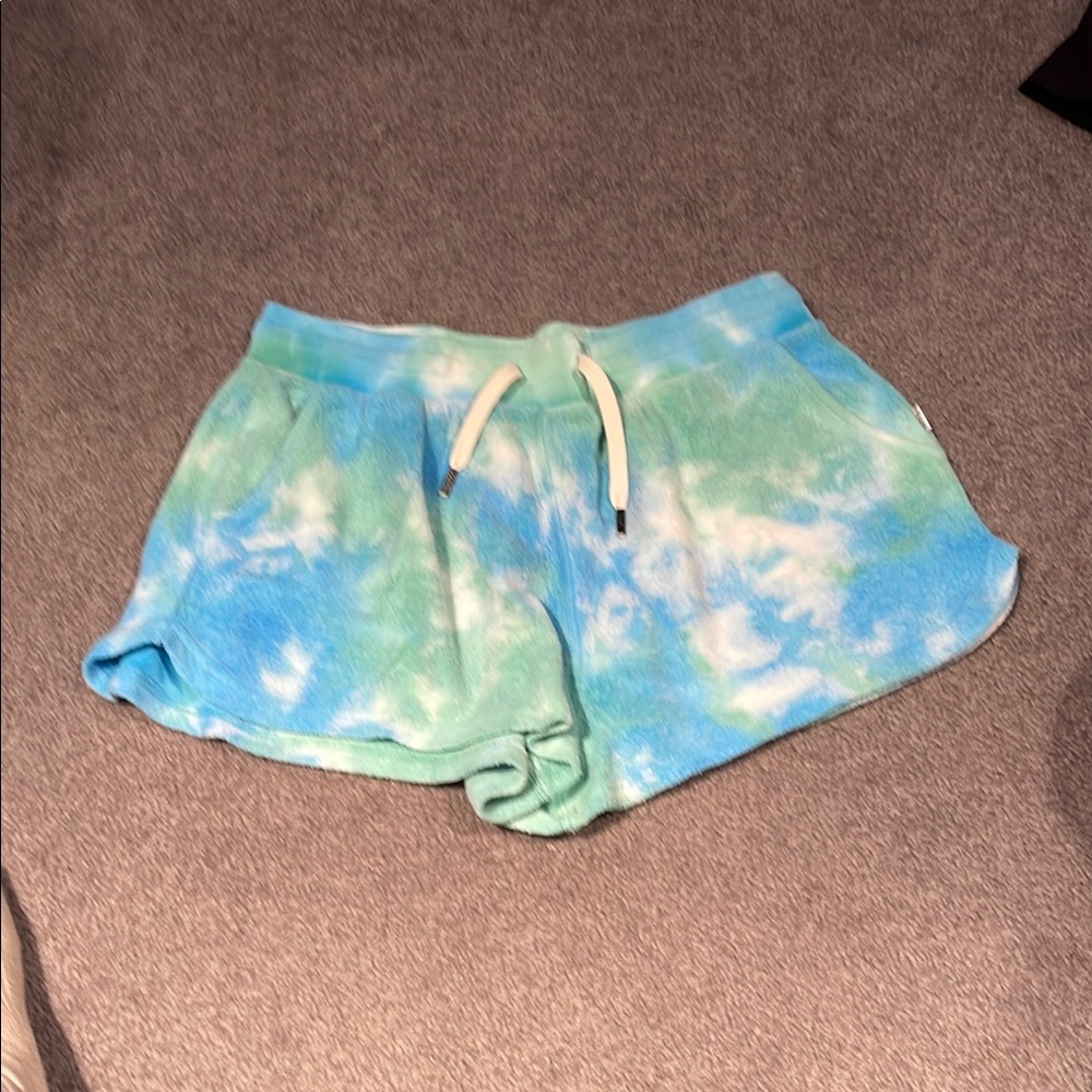FEAT Blanketblend Athletic Blue and White Shorts with Relaxed Fit